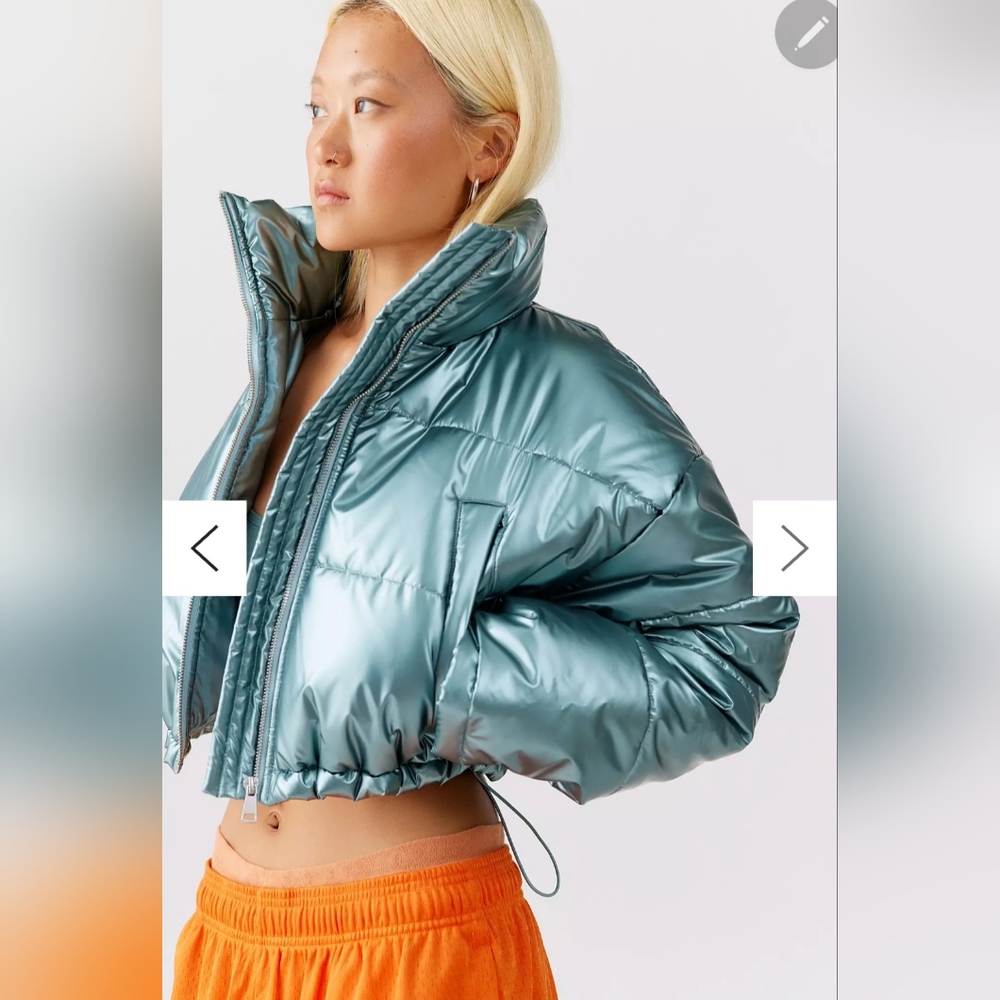 UO Urban Outfitters Taryn Metallic Cropped Puffer Jacket sz M